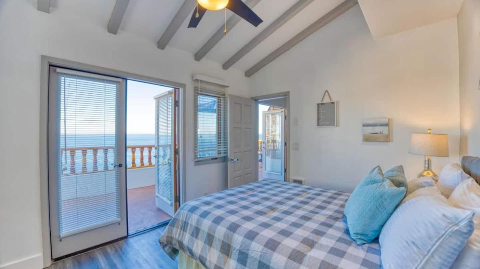 Catalina Island Getaway With 6 Seat Golf Cart Ac Apartment *